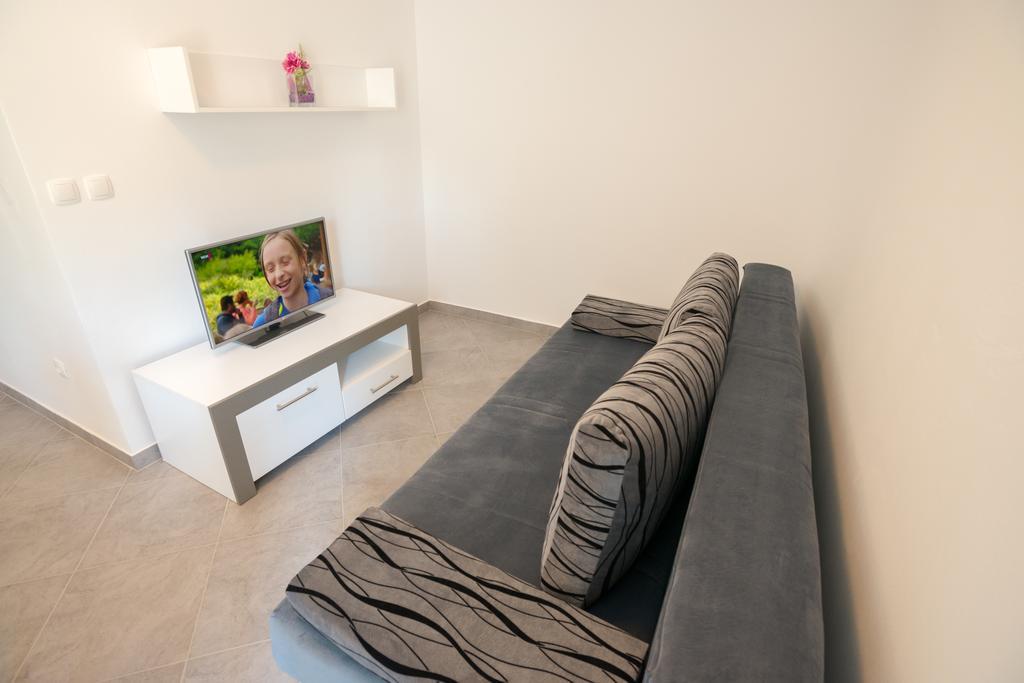 Rujno Apartments Starigrad Paklenica Buitenkant foto