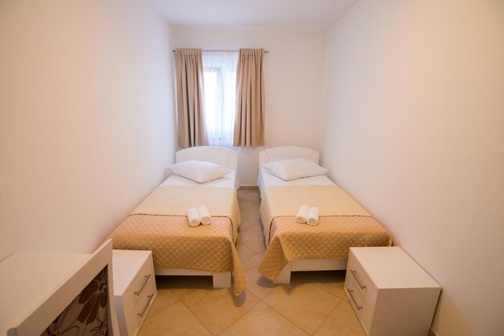 Rujno Apartments Starigrad Paklenica Buitenkant foto
